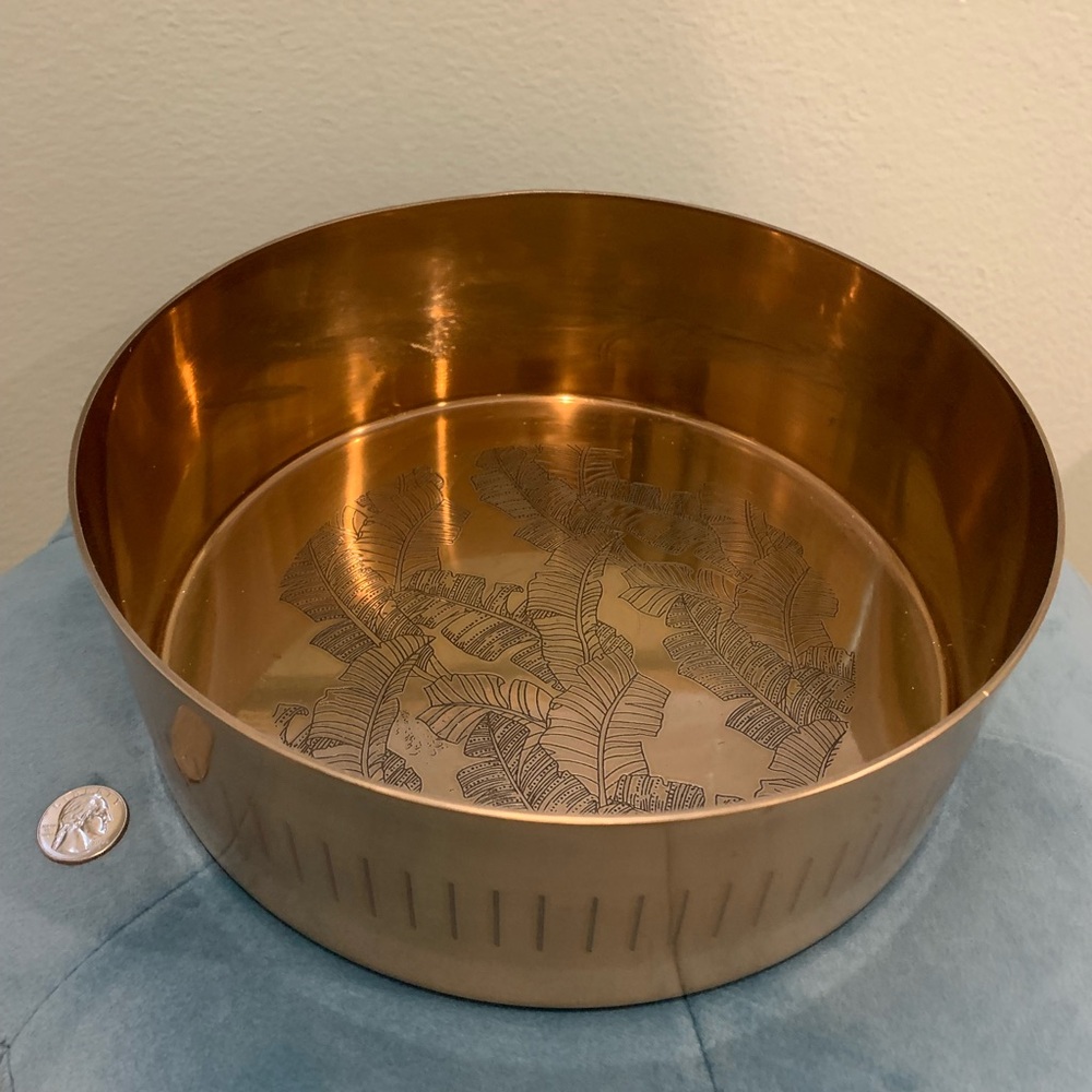 Elegant Gold Leaf Pattern Bowl